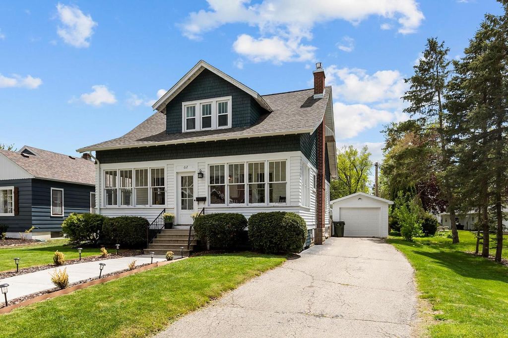 612 W BUCK STREET, New London, WI 54961