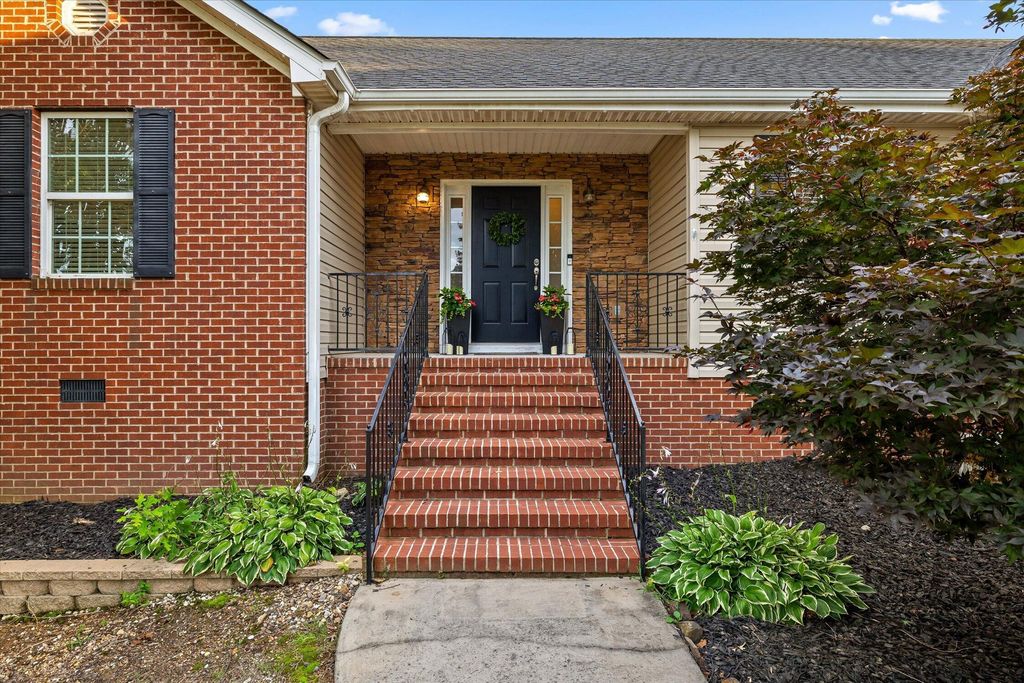 239 Kailors Cove Circle, Ringgold, GA 30736