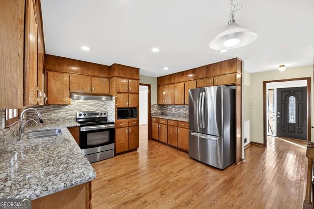 5657 Bob White Circle NW, Lilburn, GA 30047