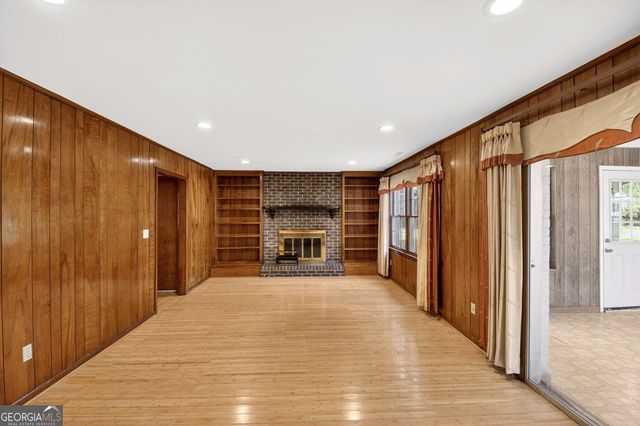 5657 Bob White Circle NW, Lilburn, GA 30047