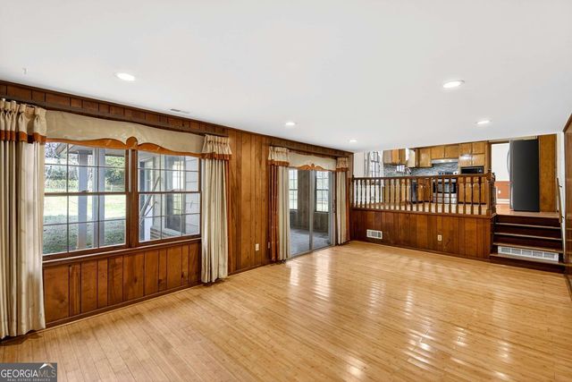 5657 Bob White Circle NW, Lilburn, GA 30047