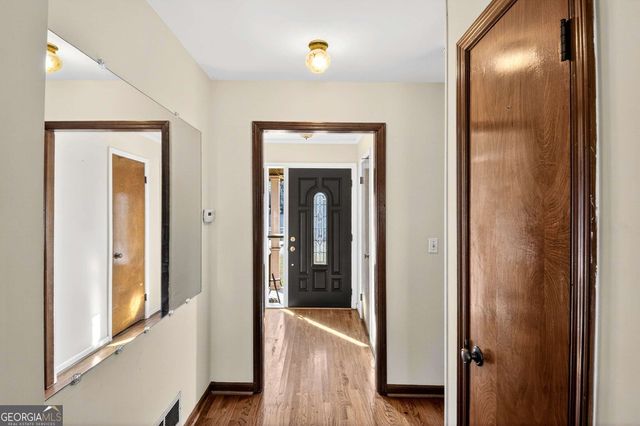 5657 Bob White Circle NW, Lilburn, GA 30047