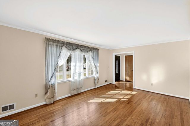 5657 Bob White Circle NW, Lilburn, GA 30047