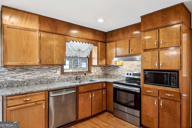 5657 Bob White Circle NW, Lilburn, GA 30047