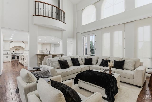 4275 Country club Drive, Bakersfield, CA 93306