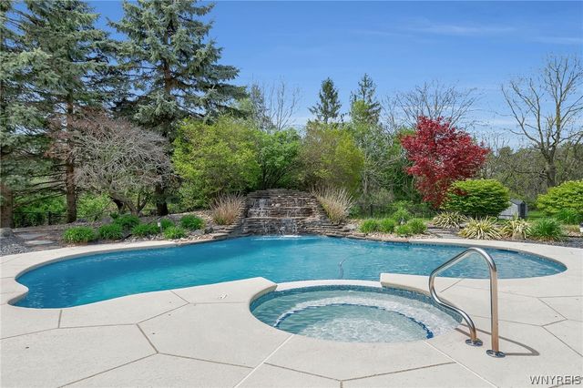 84 Beresford Court, Amherst, NY 14221