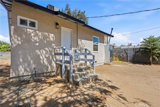 1015 Oregon, Bakersfield, CA 93305