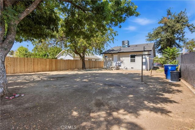 1015 Oregon, Bakersfield, CA 93305