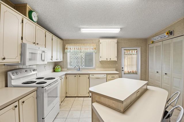 6617 WESTCHESTER DRIVE NE, Winter Haven, FL 33881