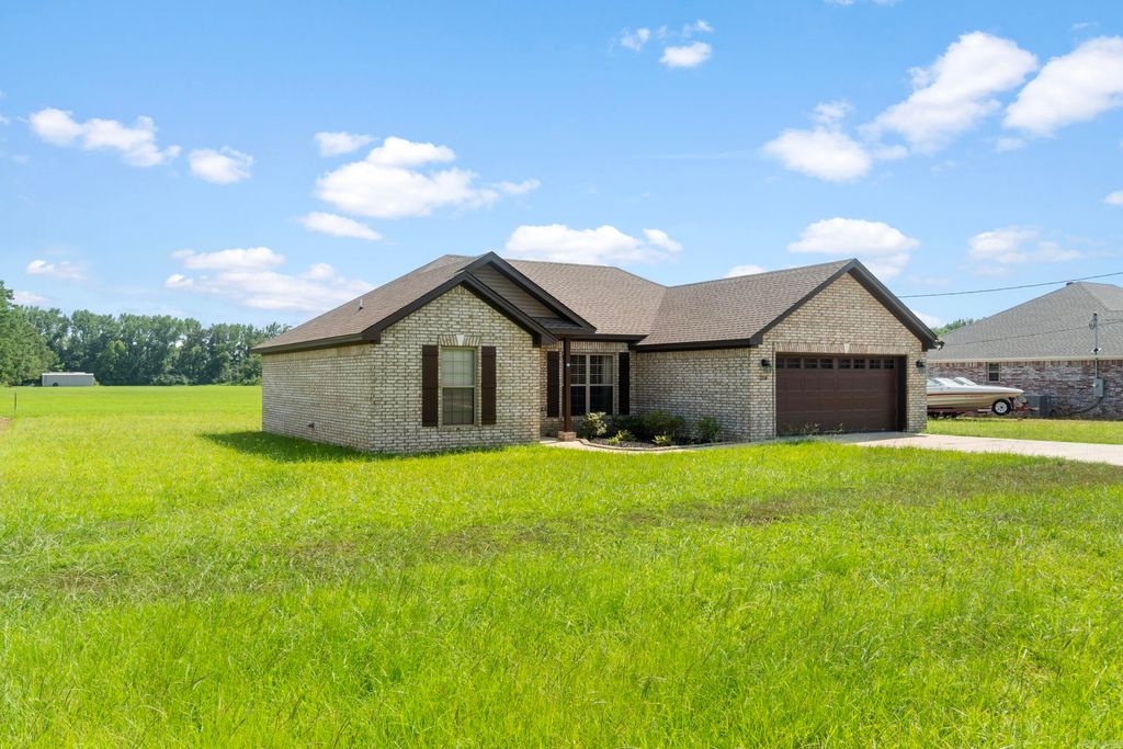 284 Walker RD, Higginson, AR 72068