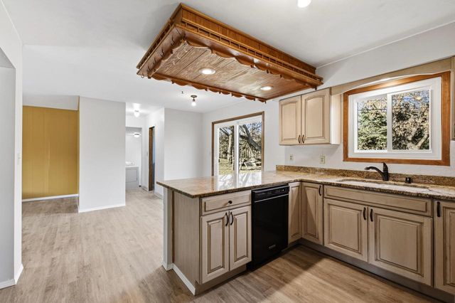 1334 W Paradise COURT, Glendale, WI 53209