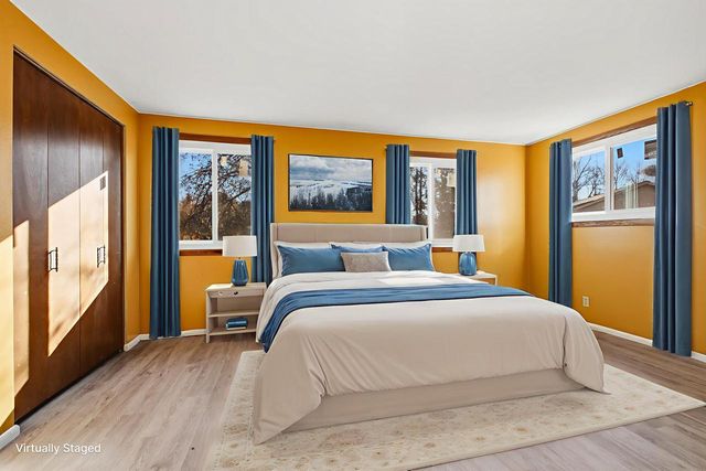 1334 W Paradise COURT, Glendale, WI 53209