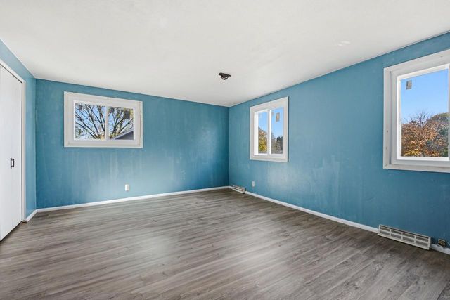 1334 W Paradise COURT, Glendale, WI 53209