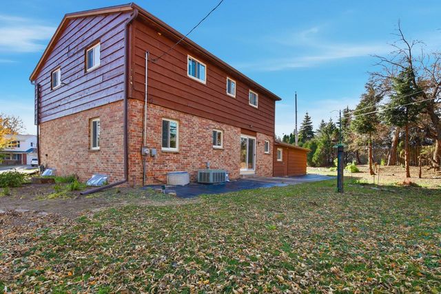 1334 W Paradise COURT, Glendale, WI 53209