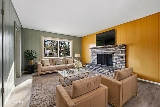 1334 W Paradise COURT, Glendale, WI 53209