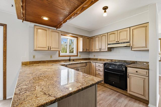 1334 W Paradise COURT, Glendale, WI 53209