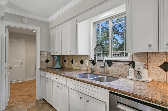 1208 Tall Pines Drive, Friendswood, TX 77546