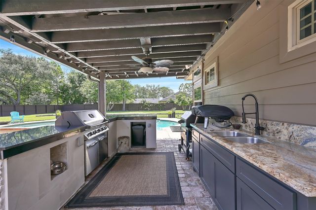1208 Tall Pines Drive, Friendswood, TX 77546