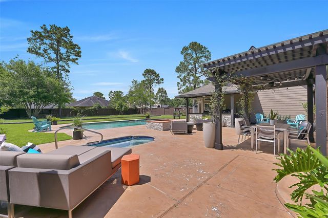 1208 Tall Pines Drive, Friendswood, TX 77546