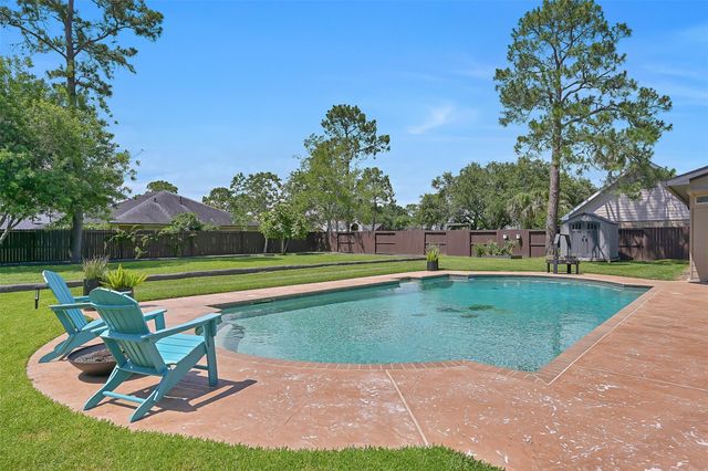 1208 Tall Pines Drive, Friendswood, TX 77546
