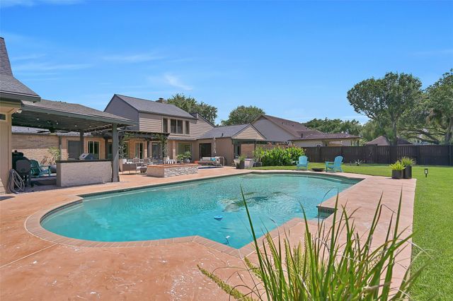 1208 Tall Pines Drive, Friendswood, TX 77546
