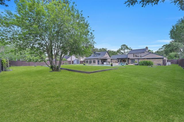 1208 Tall Pines Drive, Friendswood, TX 77546