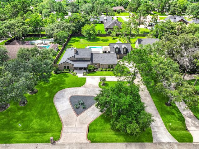 1208 Tall Pines Drive, Friendswood, TX 77546