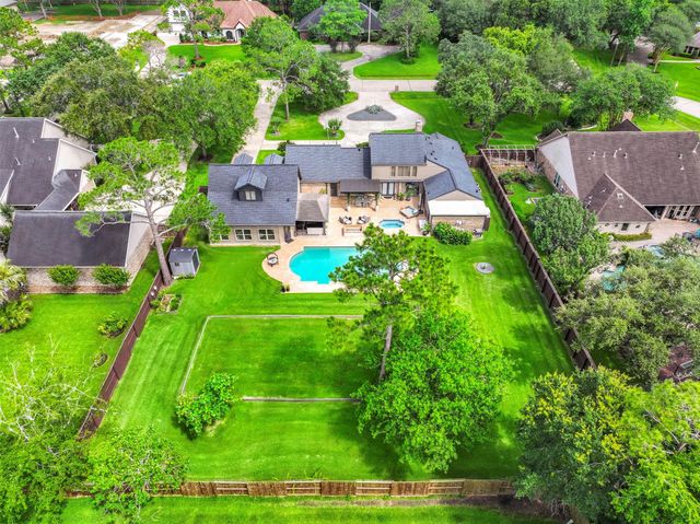 1208 Tall Pines Drive, Friendswood, TX 77546
