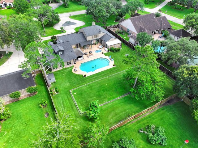 1208 Tall Pines Drive, Friendswood, TX 77546