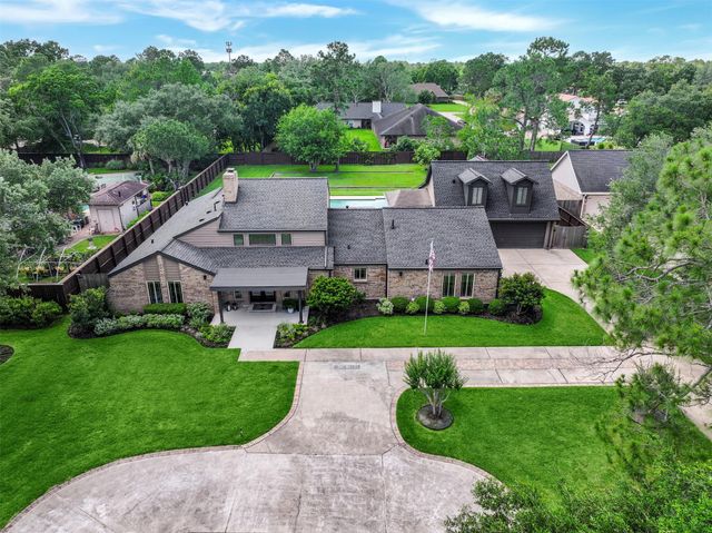 1208 Tall Pines Drive, Friendswood, TX 77546