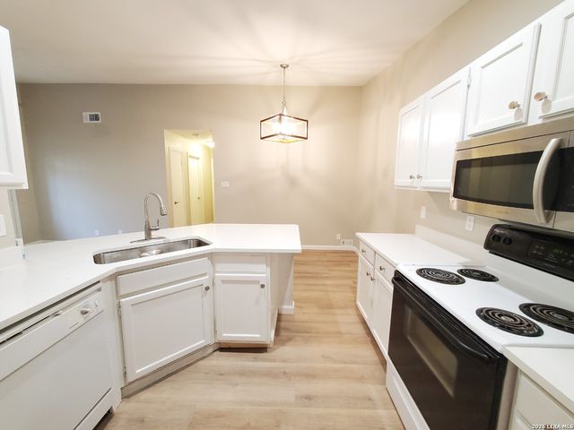 5717 LOCHMOOR, San Antonio, TX 78244