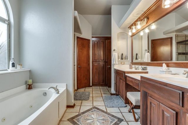 801 Erinova Drive, Yukon, OK 73099