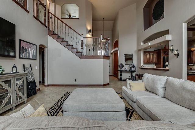 801 Erinova Drive, Yukon, OK 73099