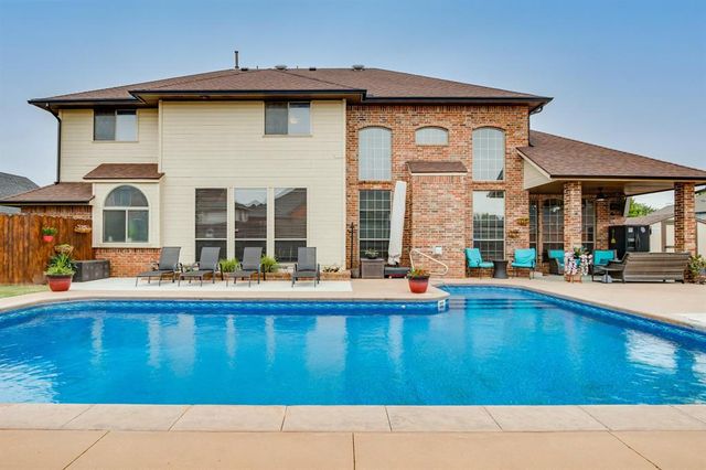 801 Erinova Drive, Yukon, OK 73099