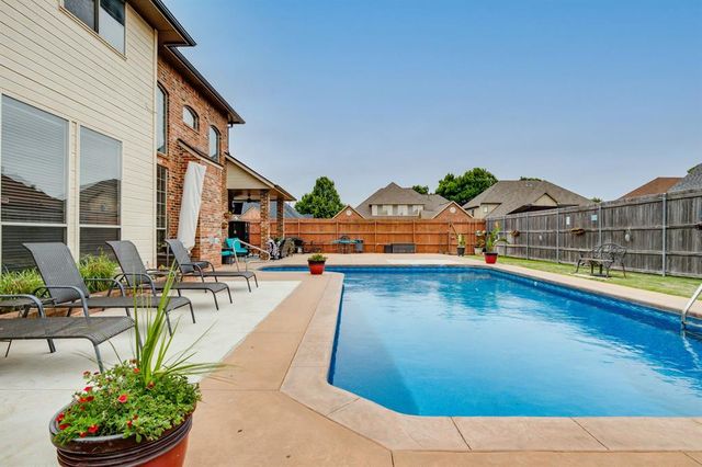 801 Erinova Drive, Yukon, OK 73099