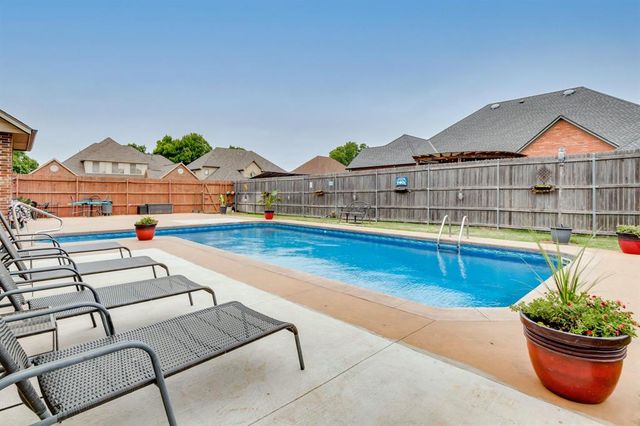 801 Erinova Drive, Yukon, OK 73099