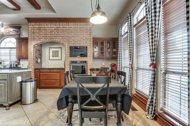 801 Erinova Drive, Yukon, OK 73099