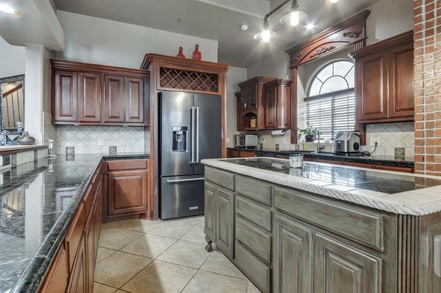 801 Erinova Drive, Yukon, OK 73099