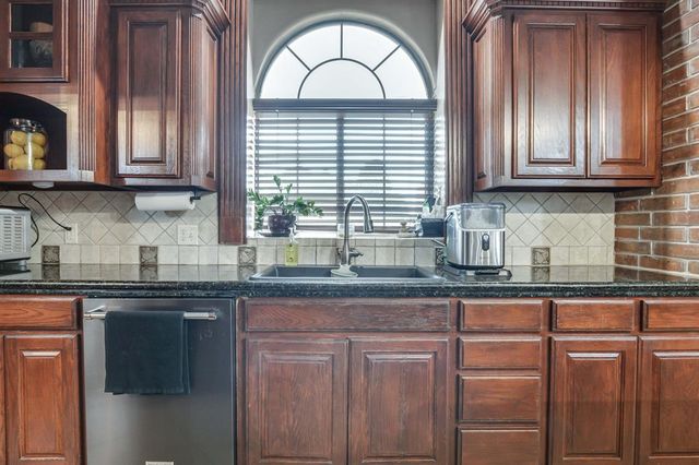801 Erinova Drive, Yukon, OK 73099