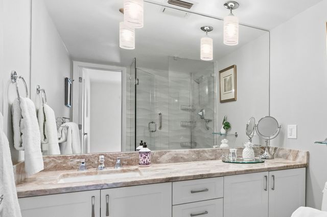 1040 BANYAN Road 504C, Boca Raton, FL 33432