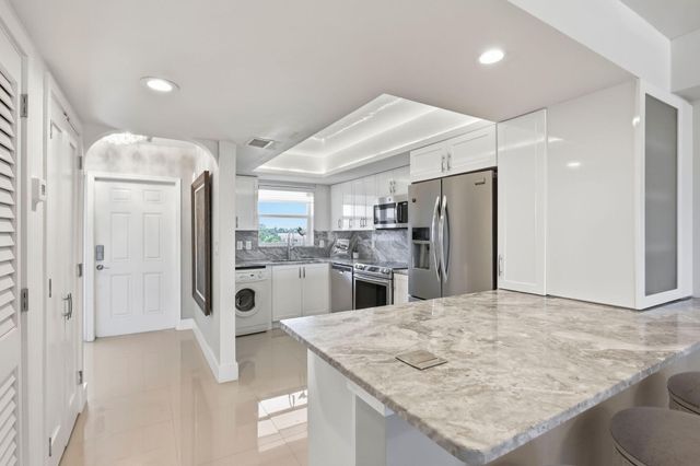 1040 BANYAN Road 504C, Boca Raton, FL 33432