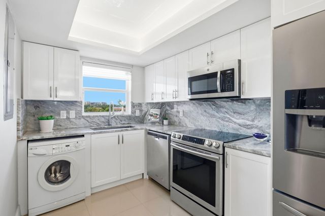 1040 BANYAN Road 504C, Boca Raton, FL 33432
