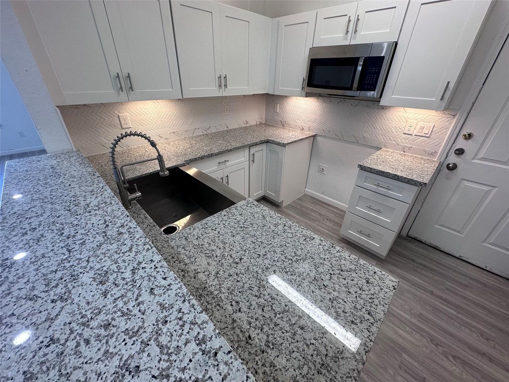 6946 Paris Street B, Houston, TX 77021