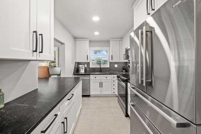 135 ANDOVER F, West Palm Beach, FL 33417