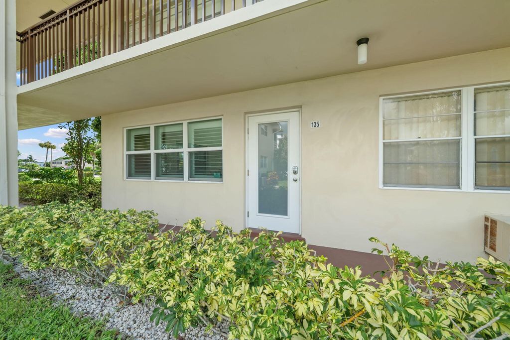 135 ANDOVER F, West Palm Beach, FL 33417