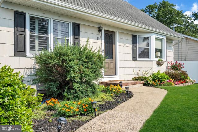 728 NEPTUNE AVE, Beachwood, NJ 08722