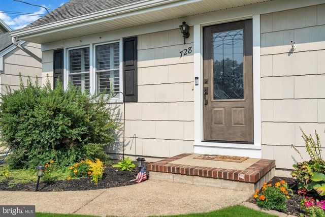 728 NEPTUNE AVE, Beachwood, NJ 08722