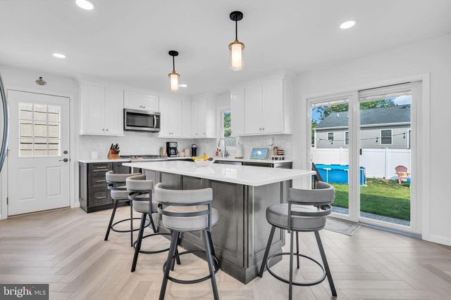 728 NEPTUNE AVE, Beachwood, NJ 08722