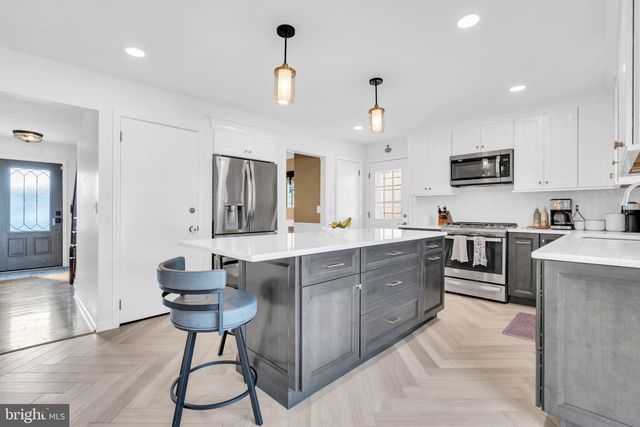 728 NEPTUNE AVE, Beachwood, NJ 08722