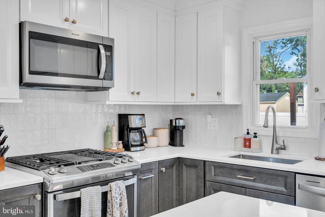 728 NEPTUNE AVE, Beachwood, NJ 08722
